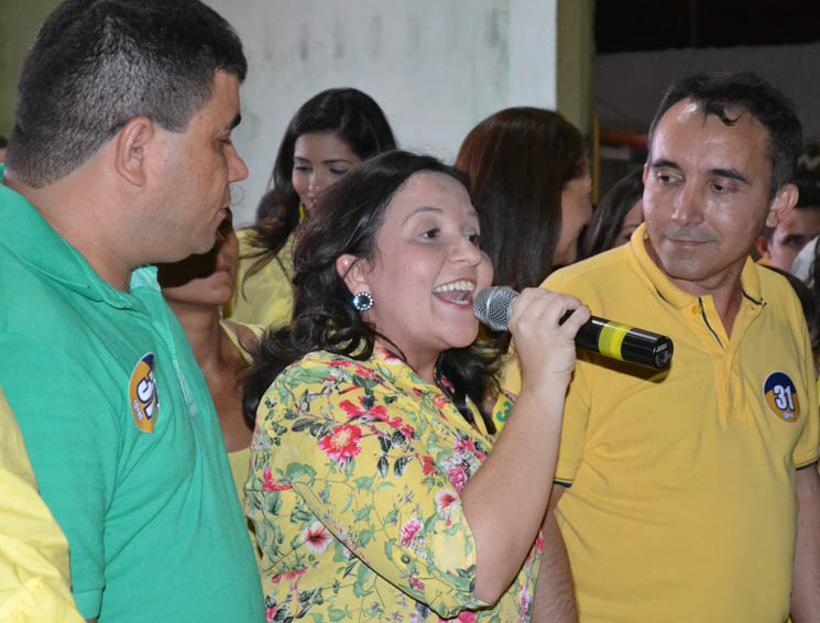 Prefeita Lidiane Garcia (centro) exaltou competência dos pré-candidatos Sandro (vice) e Toninho (prefeito) 
