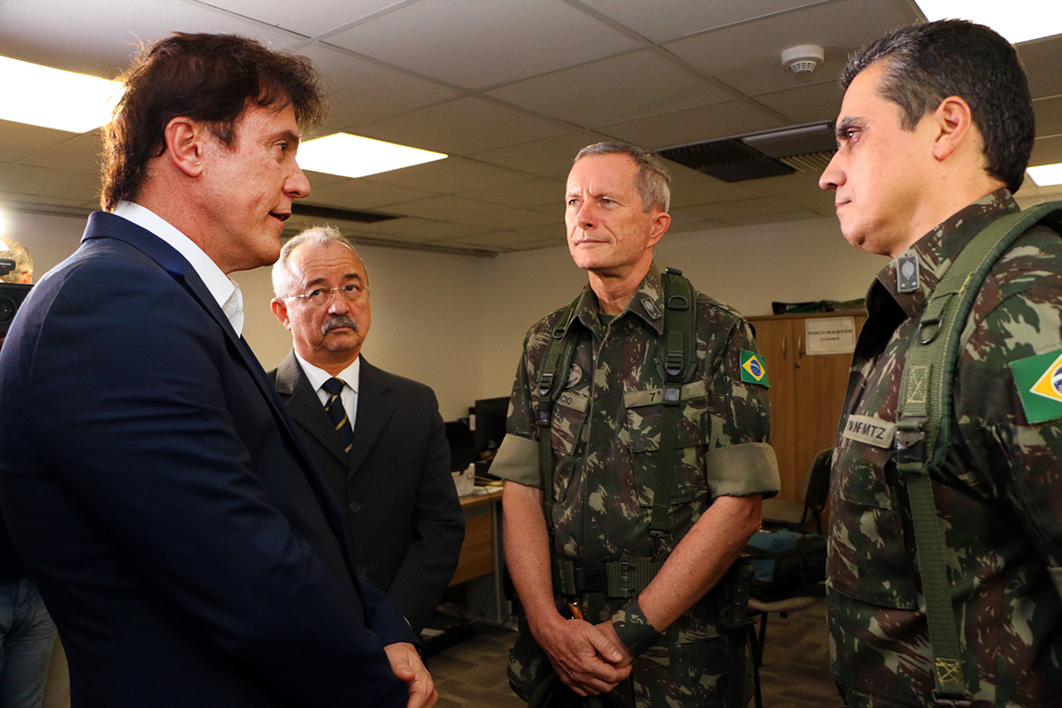Robinson Faria discute com comando das Forças Armas estratégia de ação
