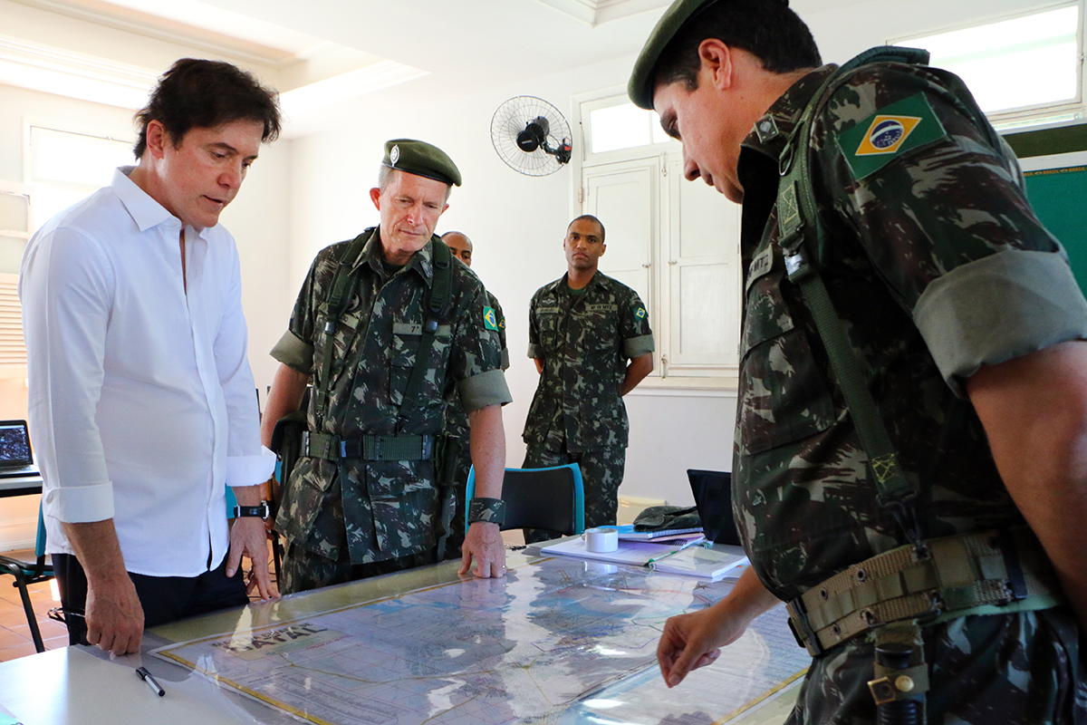 Governador recebe tropas do Exército que vão reforçar o combate aos