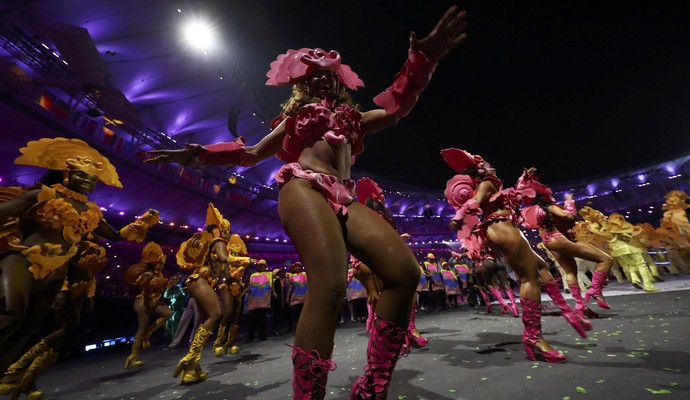 Samba não podia ter deixado de fazer parte da festa (Foto: Reuters)