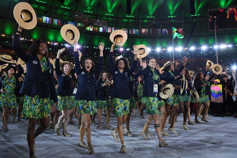 Delegação brasileira fez a festa no Maracanã (Foto: Leon NeL/ AFP) 