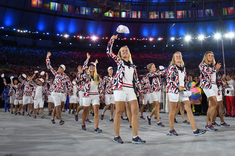 Members of the Norway delegation wave during the opening ceremony of the Rio 2016 Olympic Games at the Maracana stadium in Rio de Janeiro on August 5, 2016. / AFP PHOTO / Leon NEAL