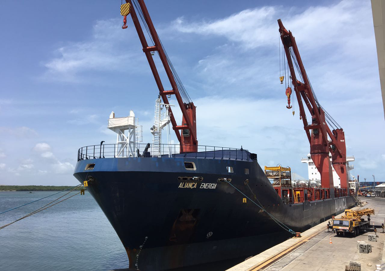 Navio Aliança Energia está atracado no Porto de Natal (Foto: Divulgação/Codern)