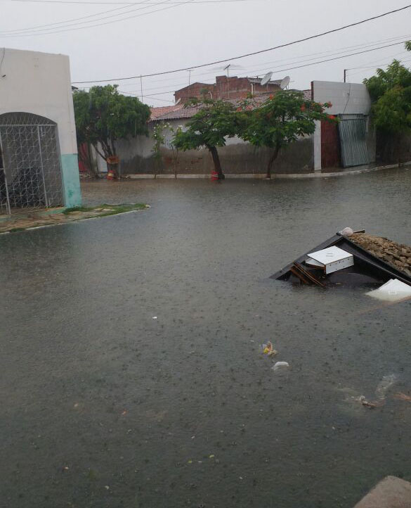 Chuvas causam transtornos em diversos pontos da cidade (Foto: Reprodução/Internet)