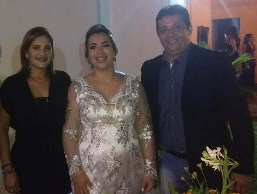 Dra. Rosa com o casal Ítala e o esposo vereador Waguinho Tavernard, de Areia Branca