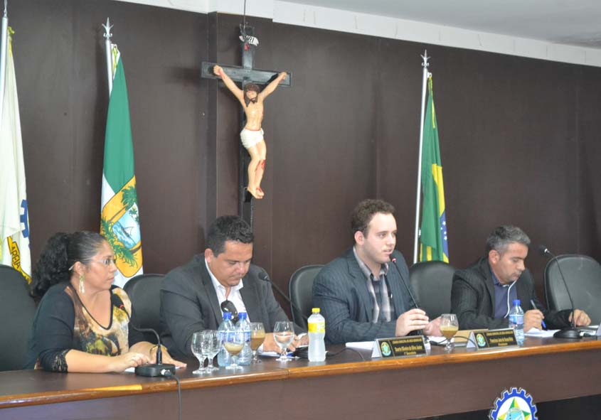 Secretária com a Mesa Diretora presidida por "Netinho Cunha" (centro) 