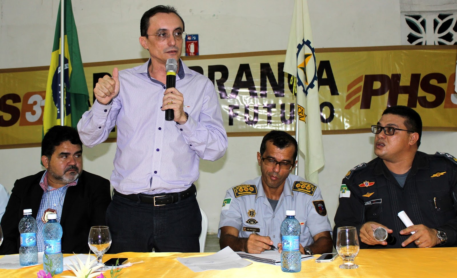 Deputado Souza e autoridades discutiram segurança no mês passado (Foto: Jailton Rodrigues)
