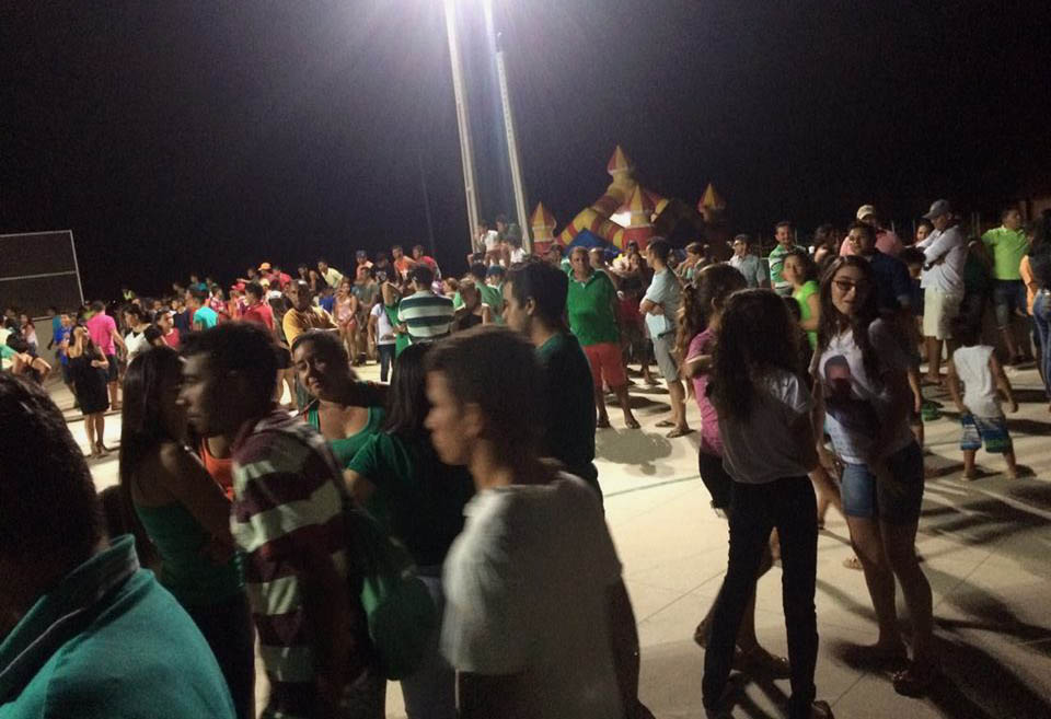 Moradores prestigiaram o ato de inauguração da nova praça esportiva