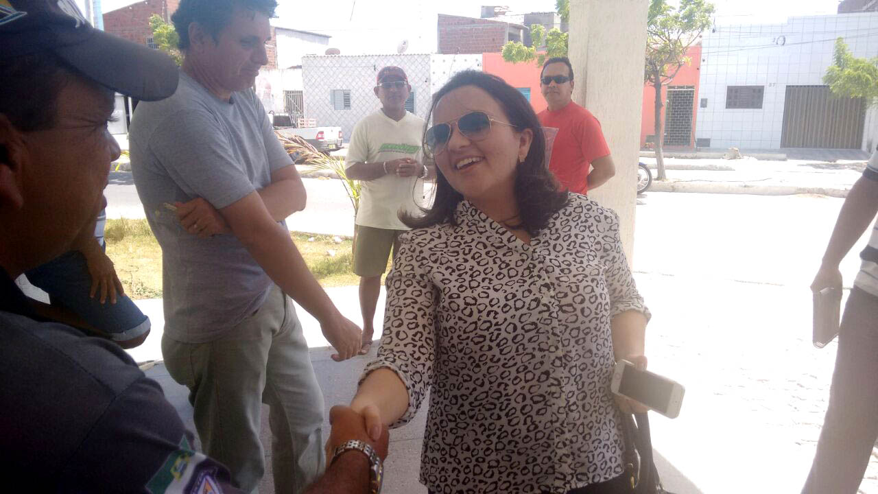 Prefeita Lidiane conversou com os guardas durante a visita à sede da gerência  