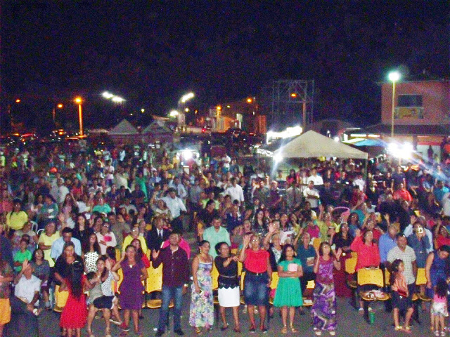 Comunidade evangélica marcou presença na noite de louvor 