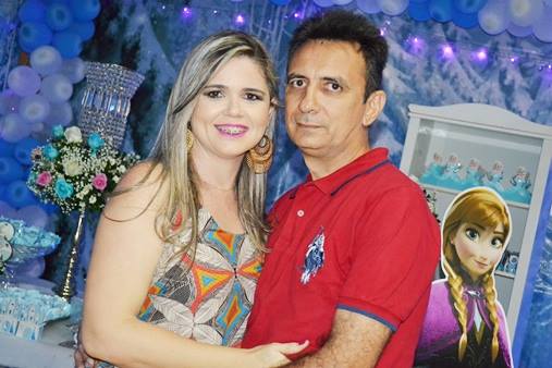Edmilson Azevedo (com a esposa Cideneide Maia) também conduzira a tocha em Mossoró