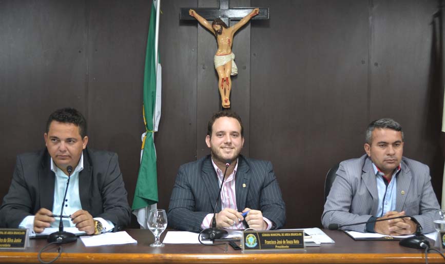 "Netinho Cunha" (centro) comandará mais uma reunião ordinária (Foto: Erivan Silva) 
