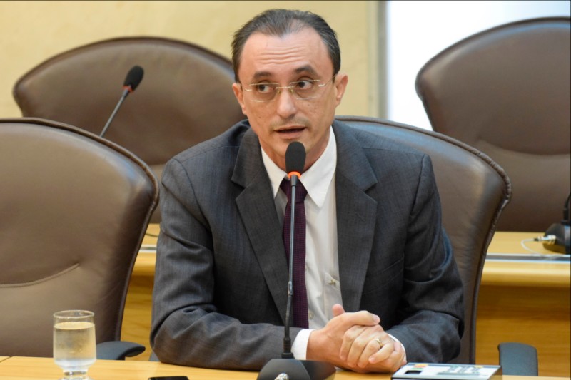 Deputado Souza do relator de projetos em defesa do consumidor (Foto: Eduardo Maia)