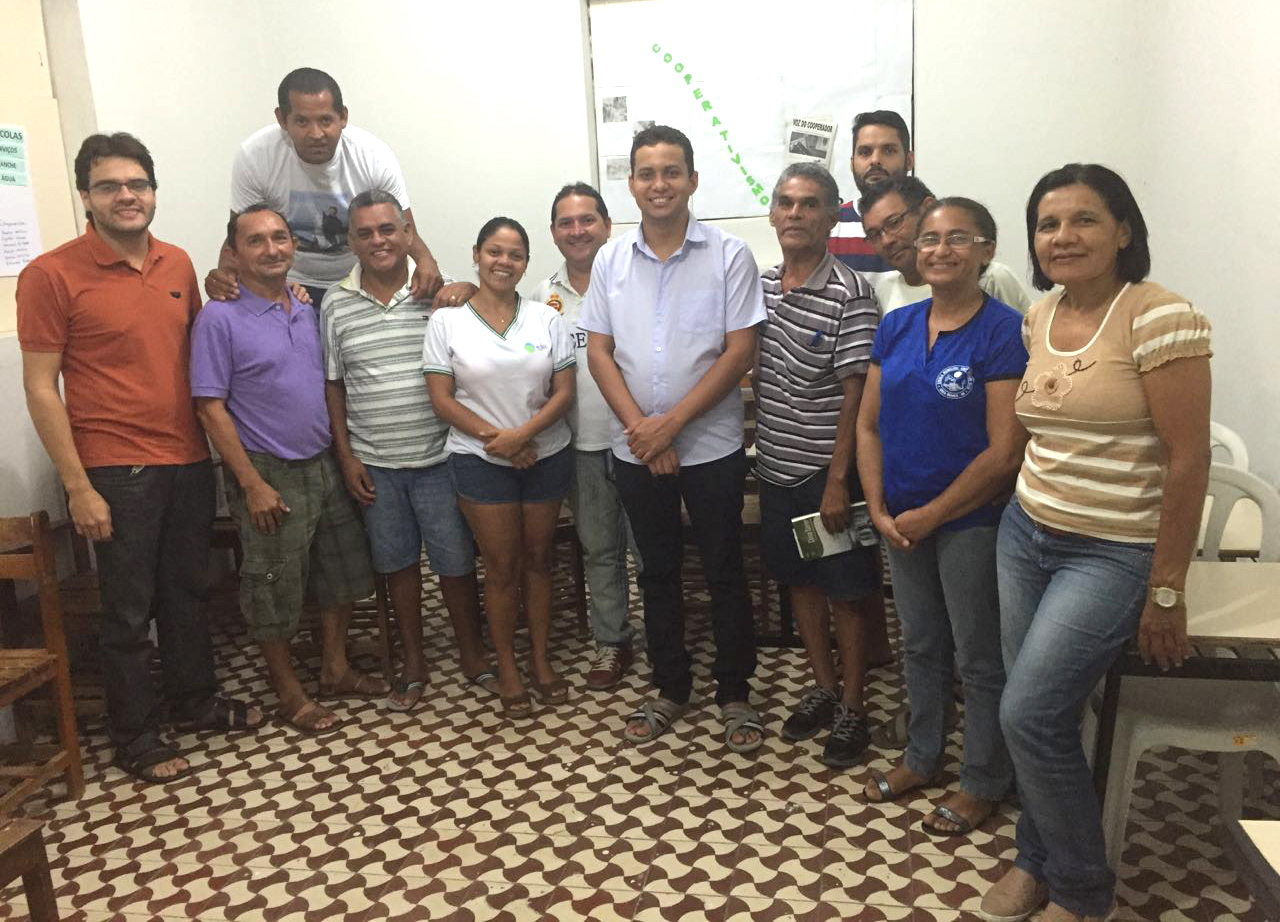 Dirigente petista Carlos Júnior (centro) com pré-candidatos e expoentes do partido (Foto: Kethelly Bezerra)