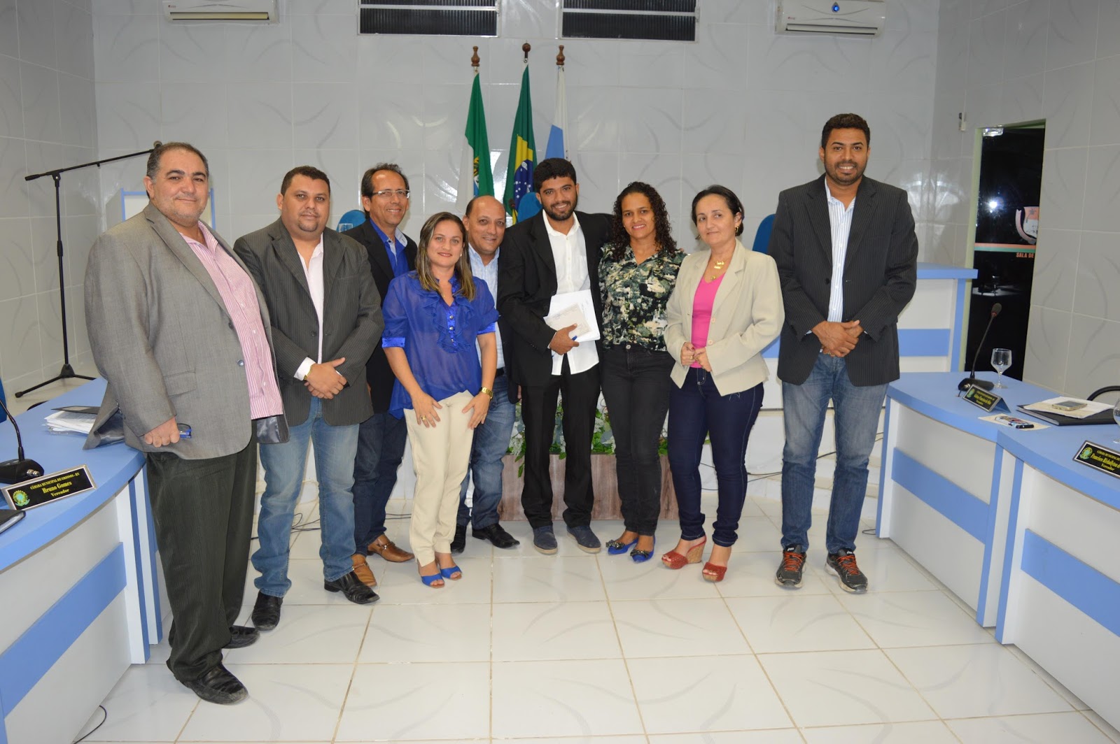 Em Grossos, só a vereadora Cinthia Sonale (cala branca) votou contra o aumento (Foto: O facho de Grossos)