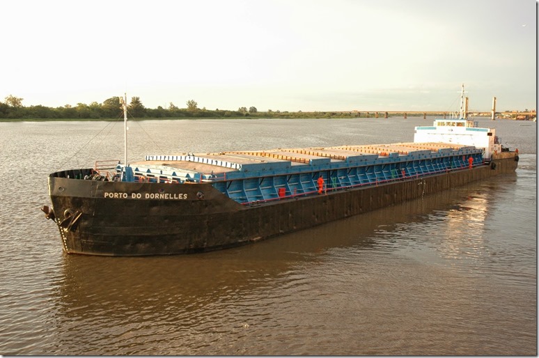Salina Diamante Branco opera com a barcaça Porto do Dornelles (Foto: Reprodução)