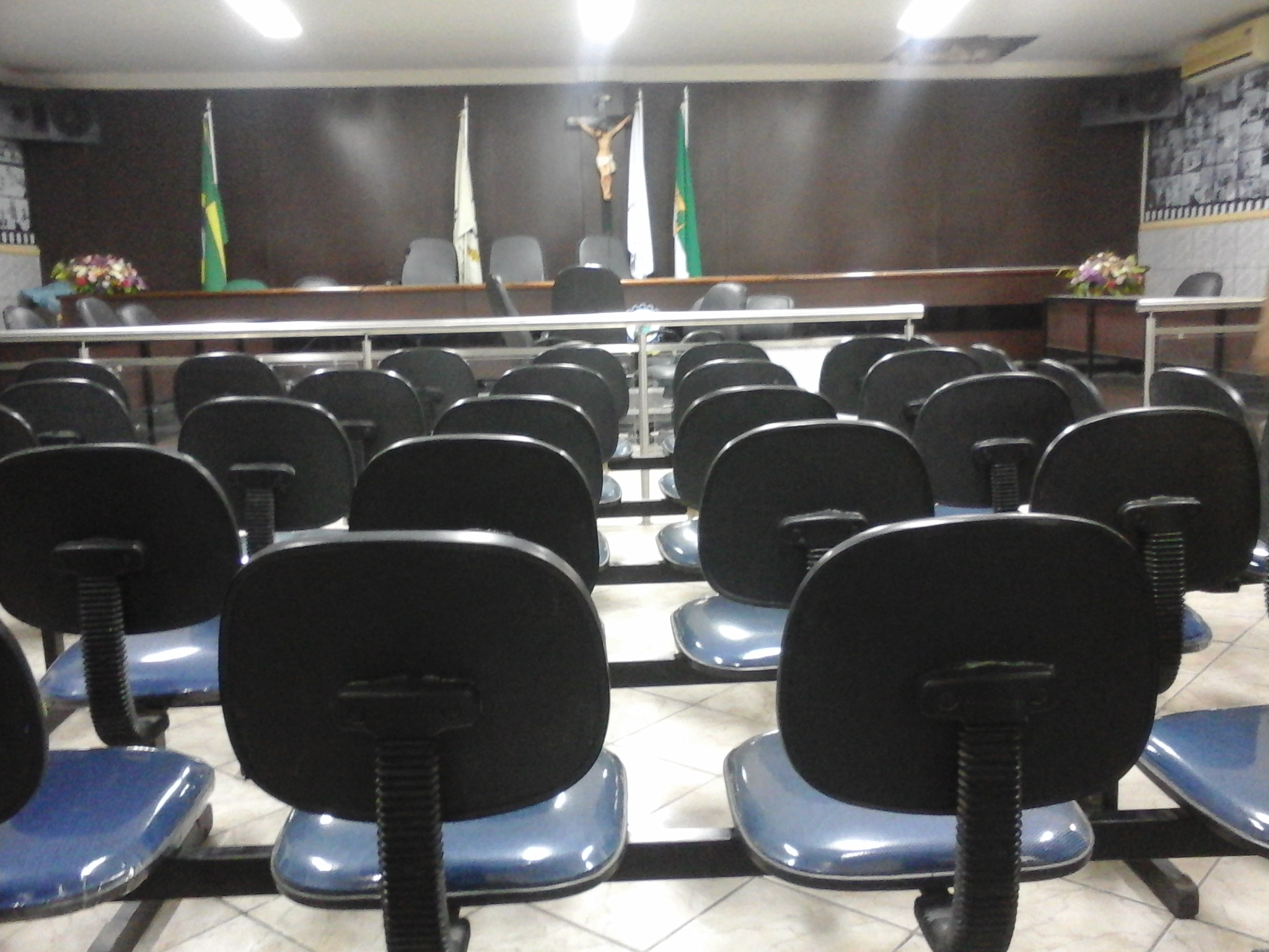 Plenário do Legislativo areia-branquense está pronto para retomada das atividades (Foto: Luciano Oliveira)
