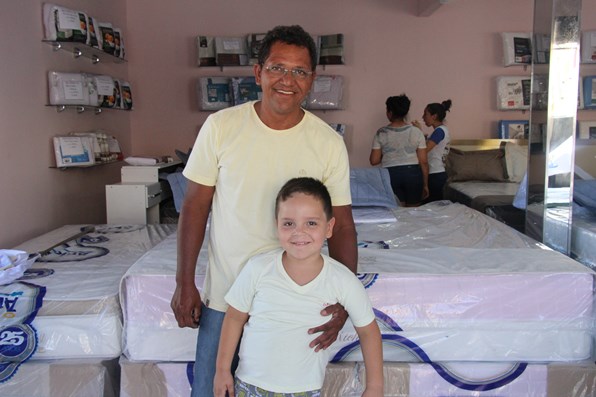 Eduardo, esposo de Jane, e o filho Pedro Henrique