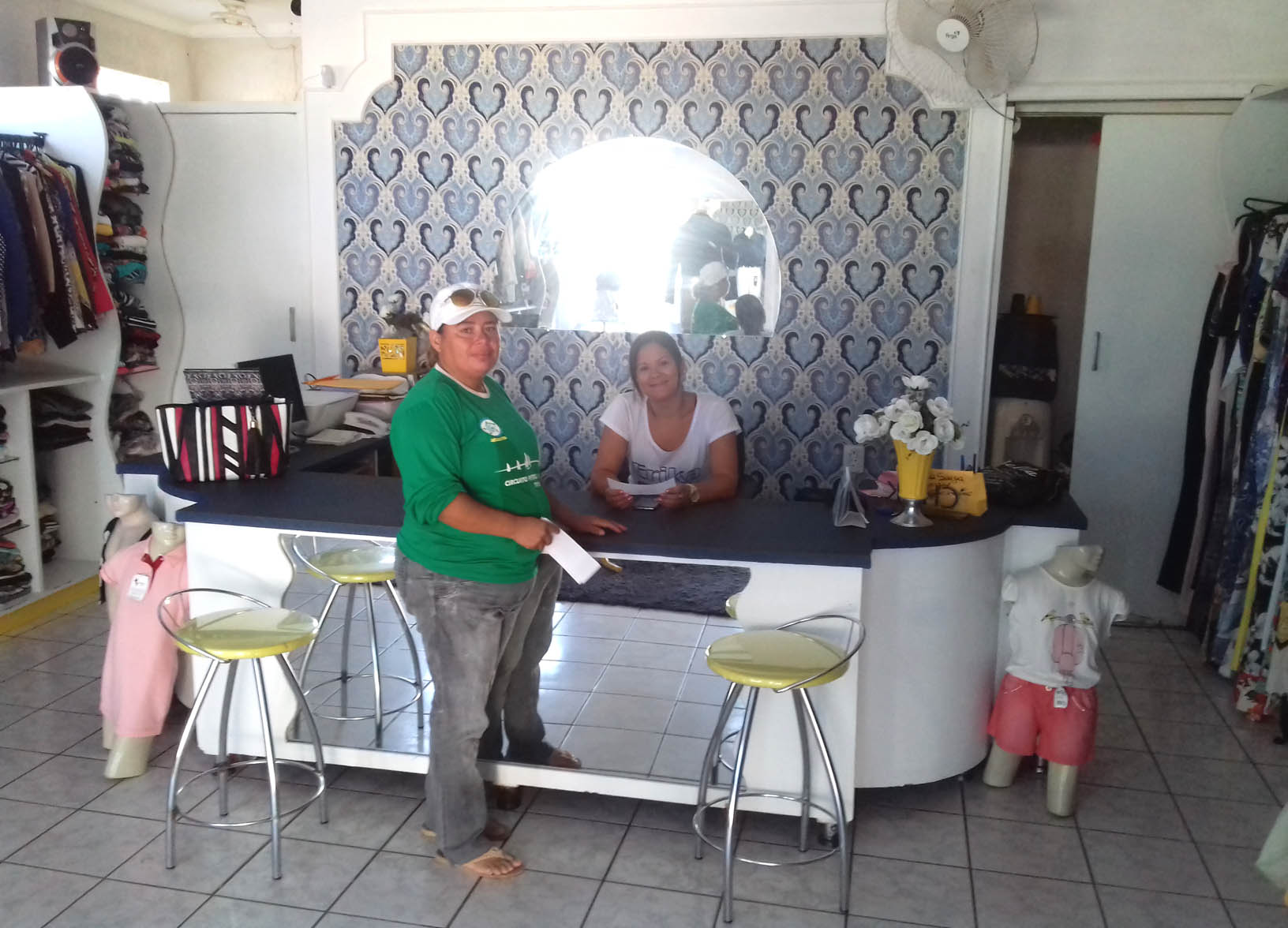 Comerciantes foram orientados sobre descarte de materiais recicláveis