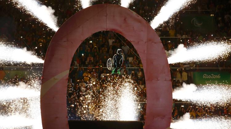 Salto radical em megarrampa com cadeirante (Foto: Reuters/Ricardo Moraes)