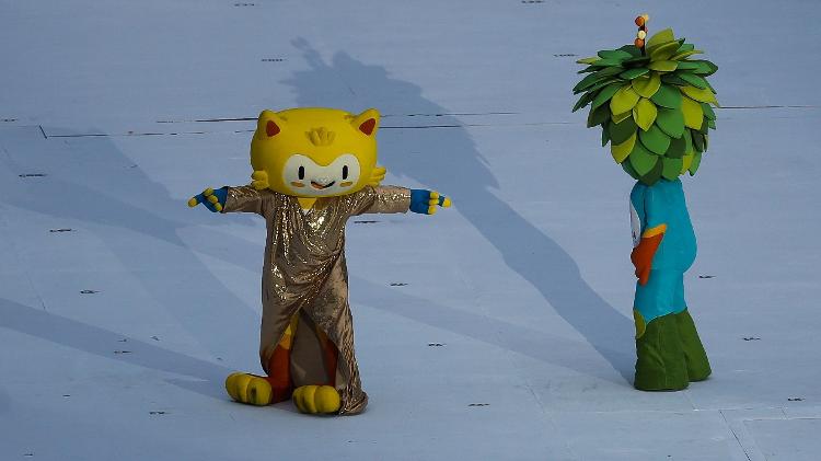 mascote Vinícius promoveu momento de descontração para alegrar os presentes (Foto: Zanone Fraissat/Folhapress)