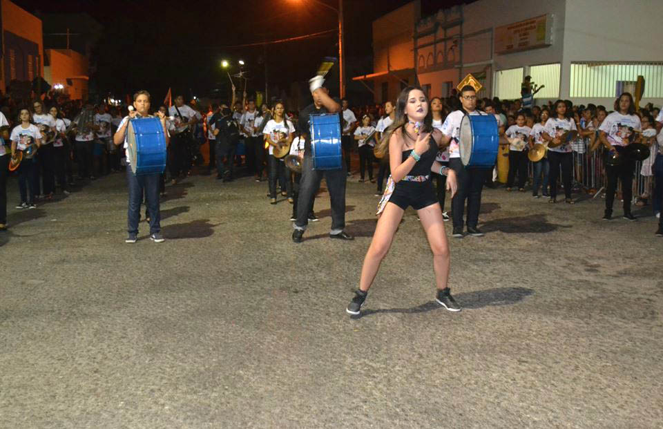 Fanfarra do IDM com 70 componentes, alunos da escola (Foto: Erivan Silva)