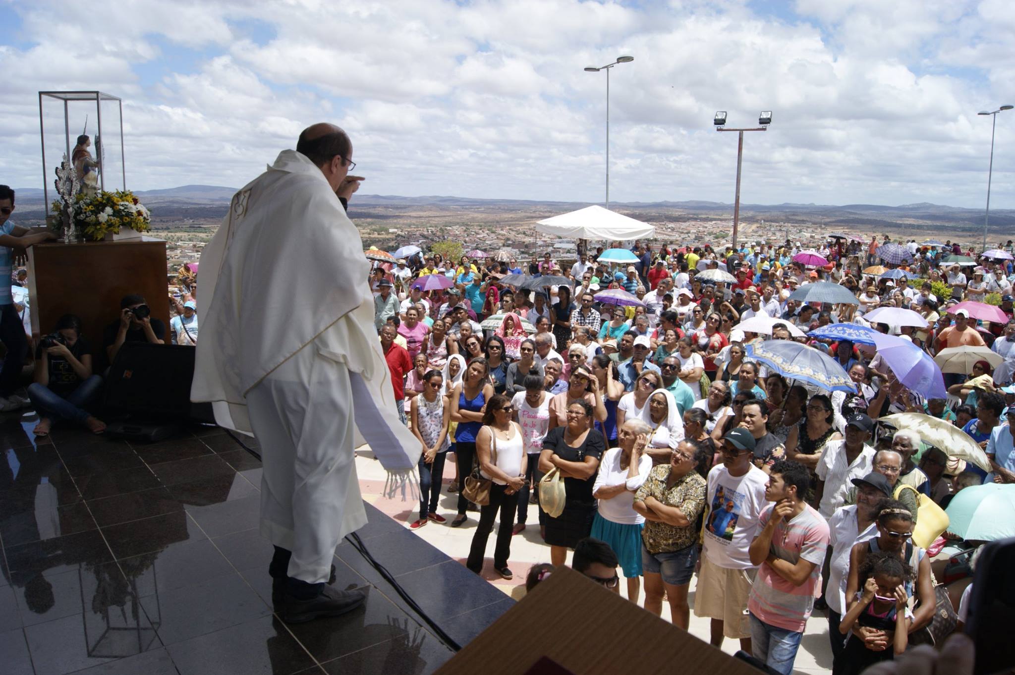 Padre Flávio Augusto celebrou missa em Santa Cruz