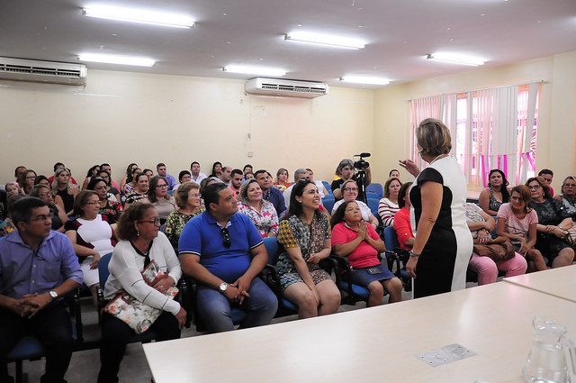 Prefeita no encontro com os profissionais da saúde 