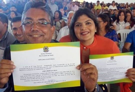 Prefeito de Jundiá, José Amor, e a vice-prefeita Adriane Souza
