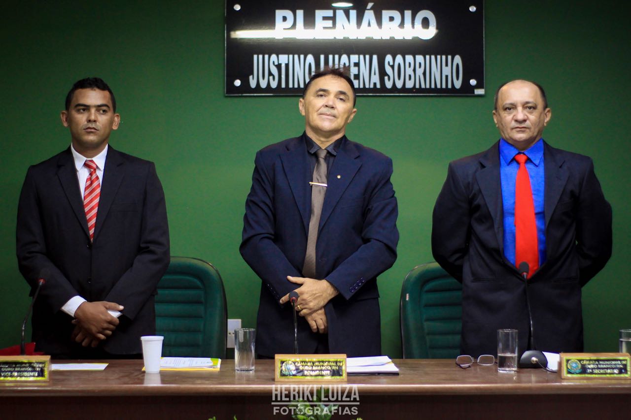 Vereados reeleito de Ouro Branco, Genildo Medeiros (centro), presidente da Câmara