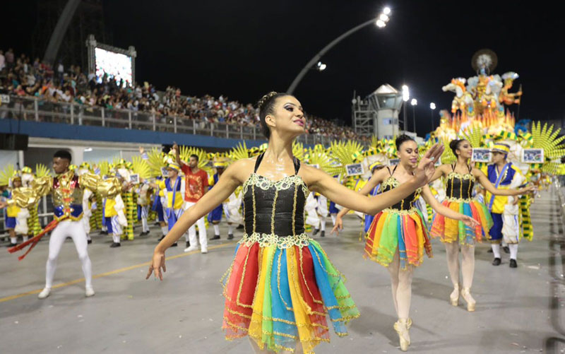Desfile da X-9 Paulistana (Foto: Ardilhes Moreira/G1)