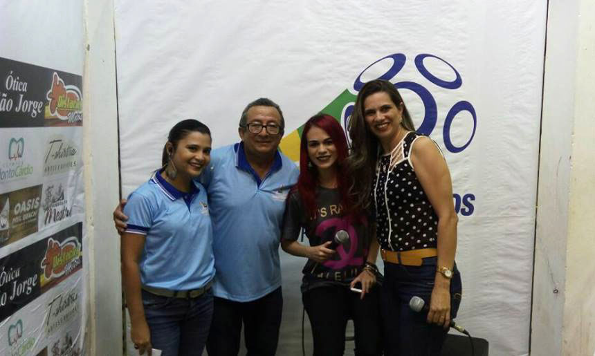 Apresentadora Elaine Santos, Castro e as convidadas cantora Fernanda Azevedo e a empresária Wildenise Souza   