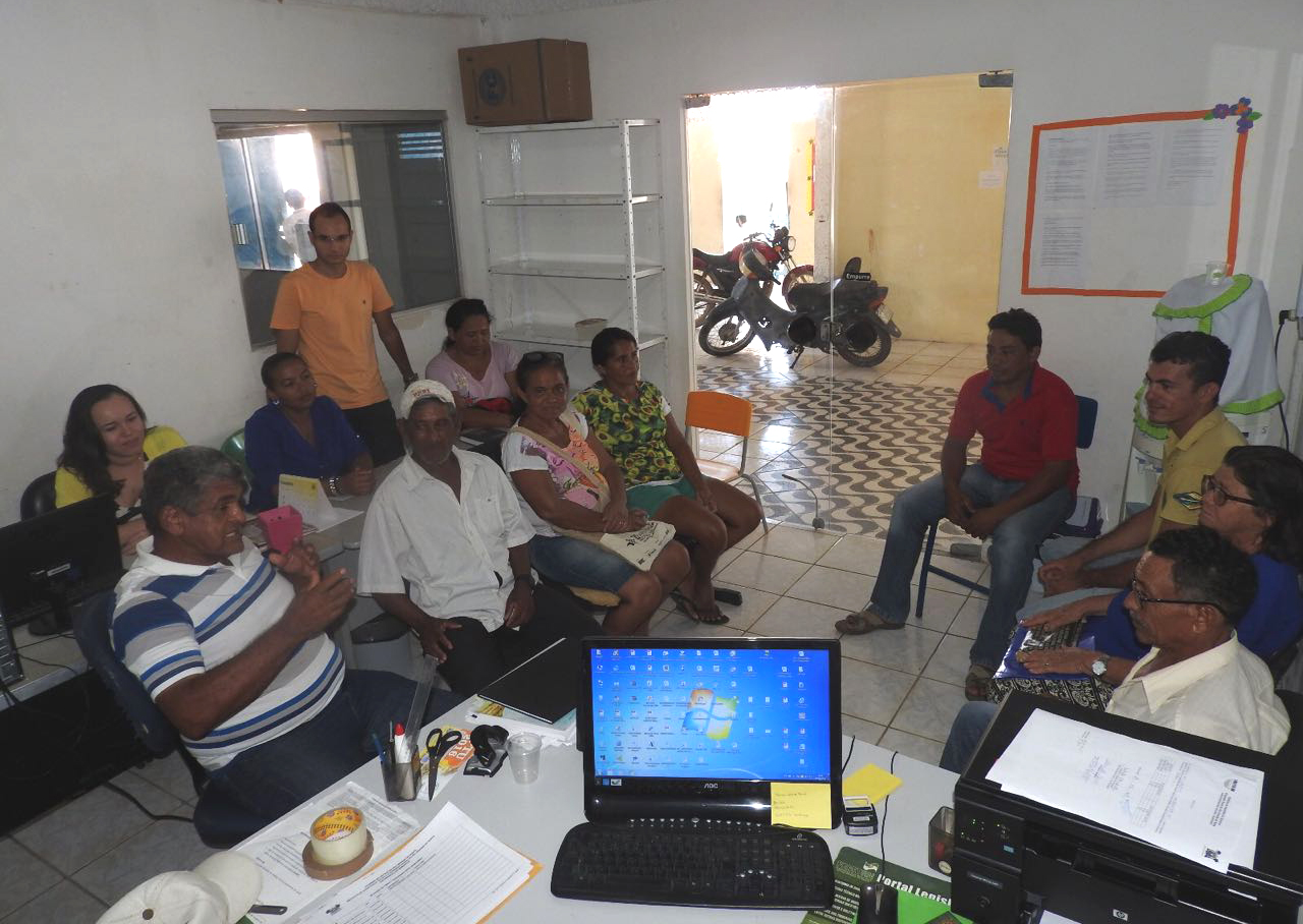 Distribuição das cotas de sementes aconteceu durante encontro do secretário com os setores beneficiados 