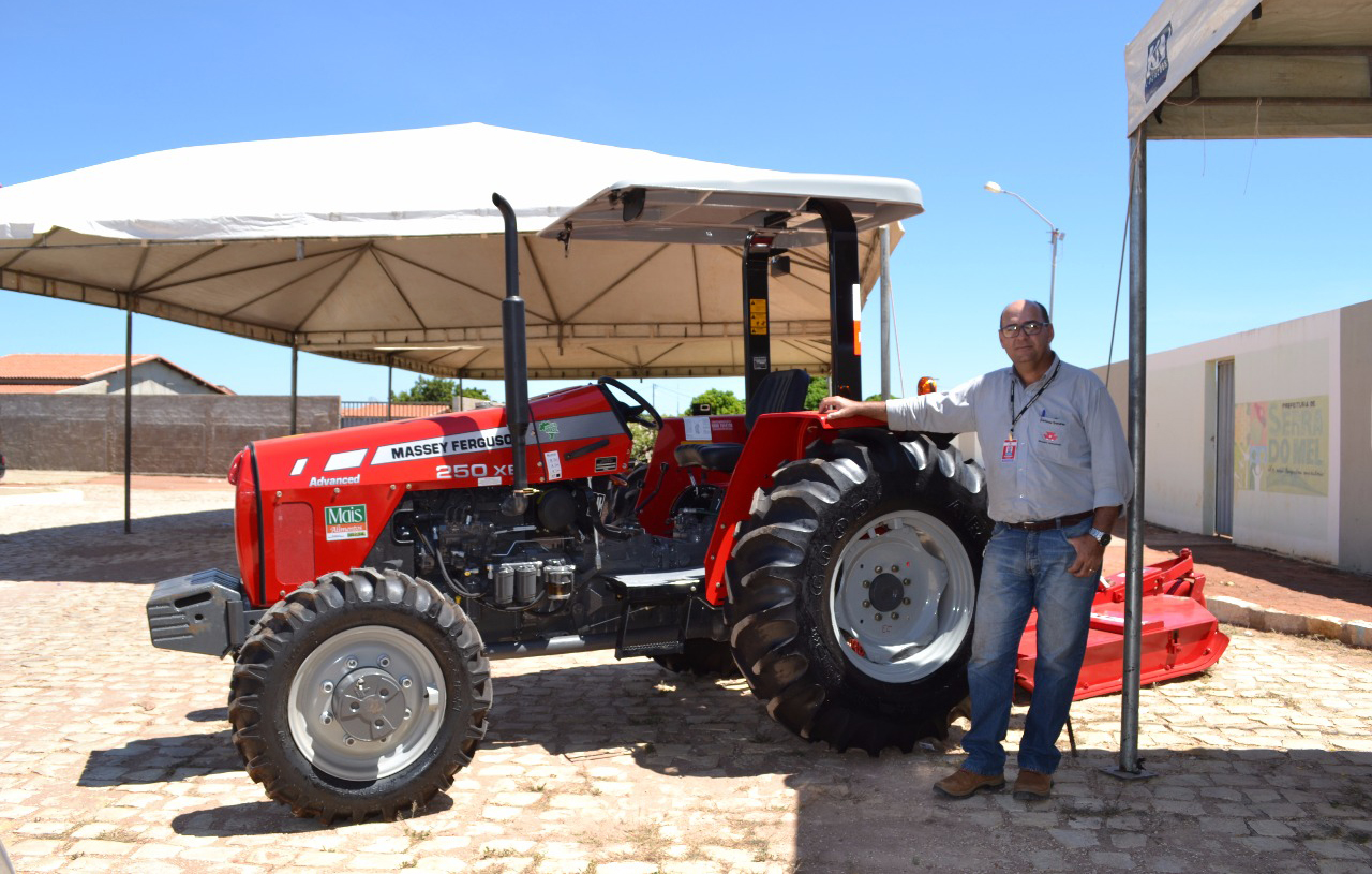 Banco do Nordeste levou para o evento uma exposição de máquinas agrícolas   