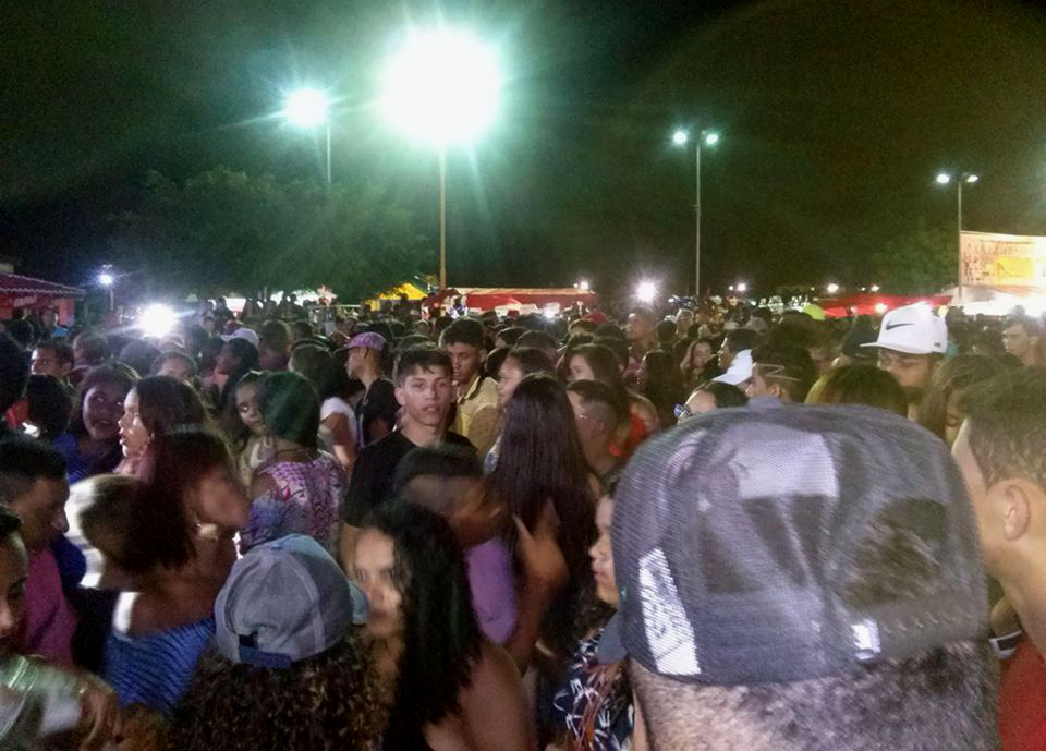 Atrações animaram a multidão até4 o dia amanhecer
