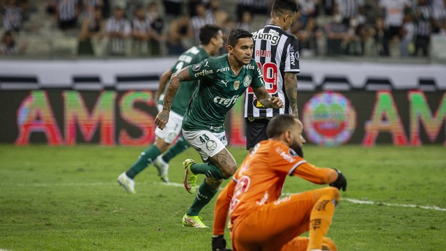 Palmeiras empata a jogar com menos um, Flamengo e Atlético Mineiro