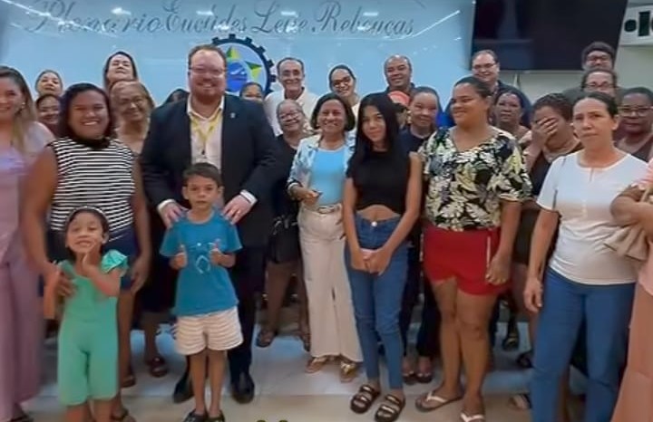 secretário na aula inaugural