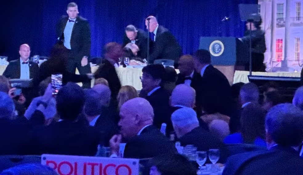 retirado às pressas do salao