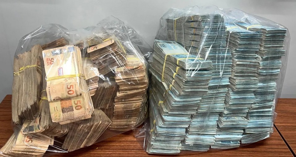 mais de um mihão de reais