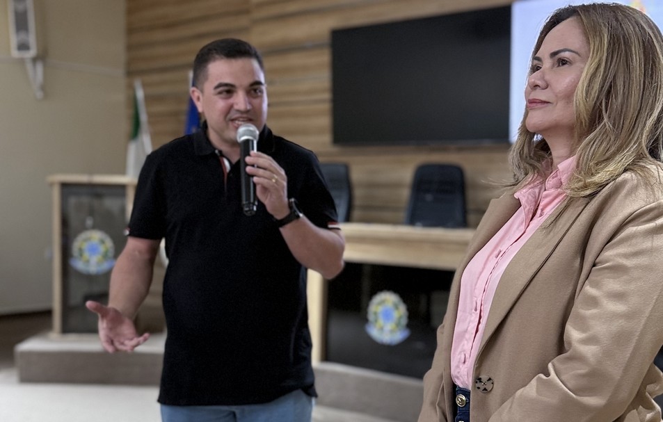 Prefeito Kenio e Sec de educacao Milane Azevedo